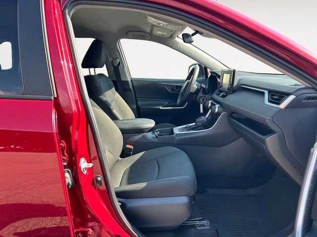 Used 2021 Toyota RAV4 LE image 15
