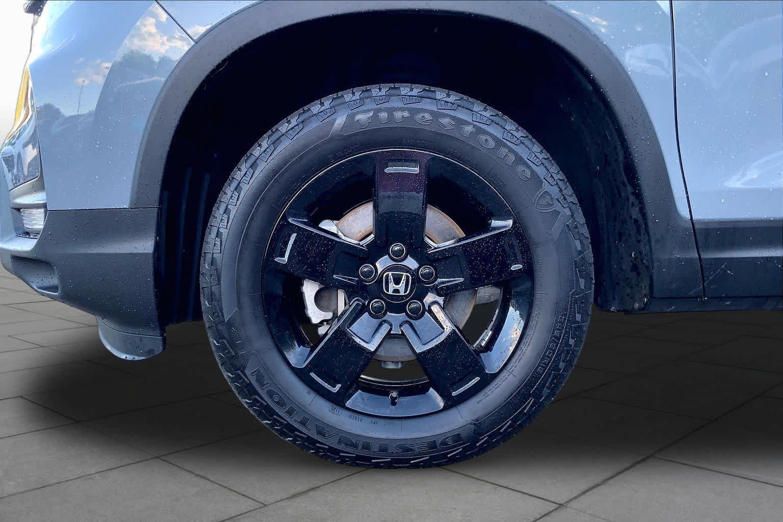 Certified 2025 Honda Ridgeline Black Edition image 11