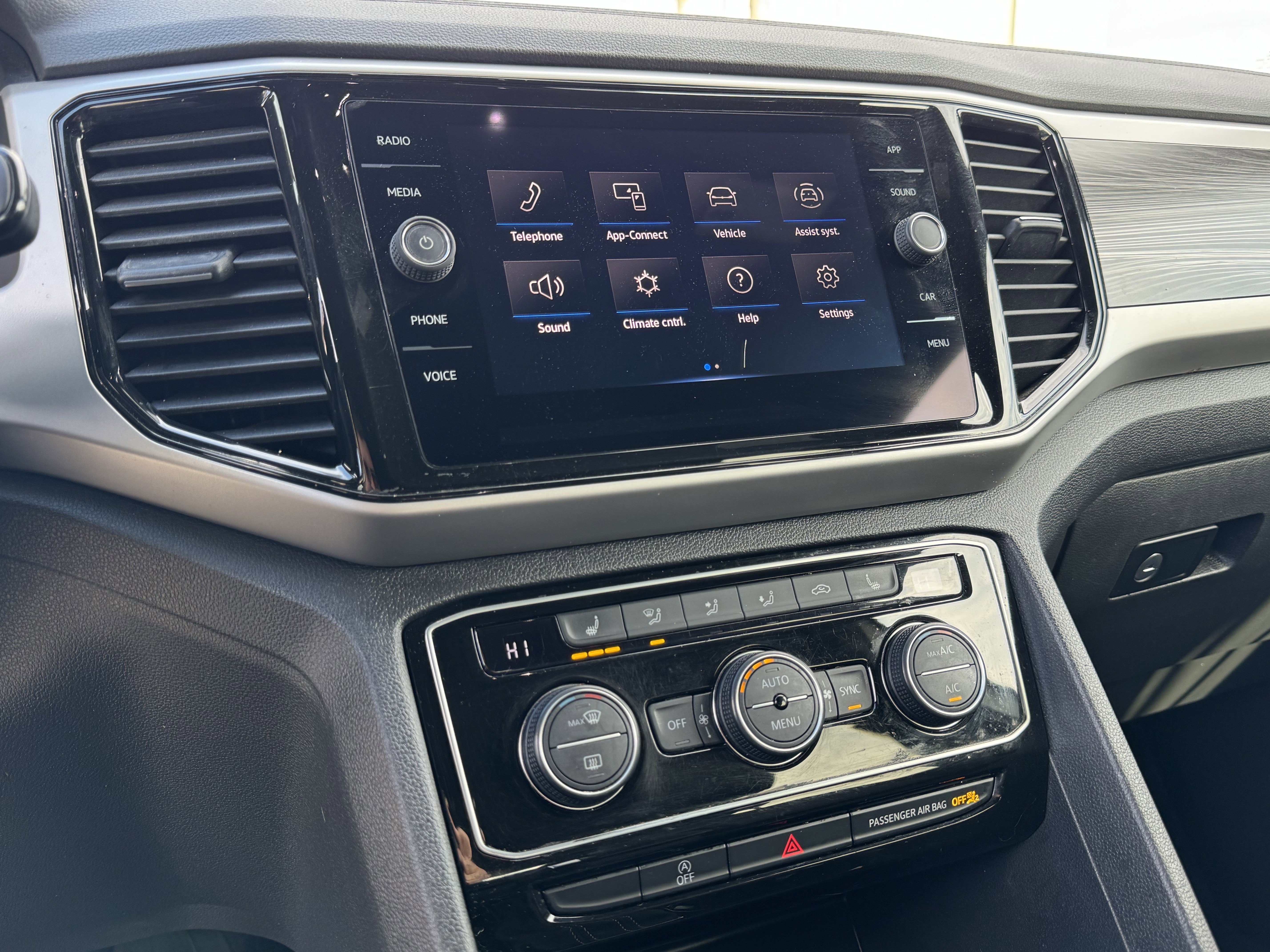 Certified 2023 Volkswagen Atlas Cross Sport SE w/ Black Wheel Package image 25