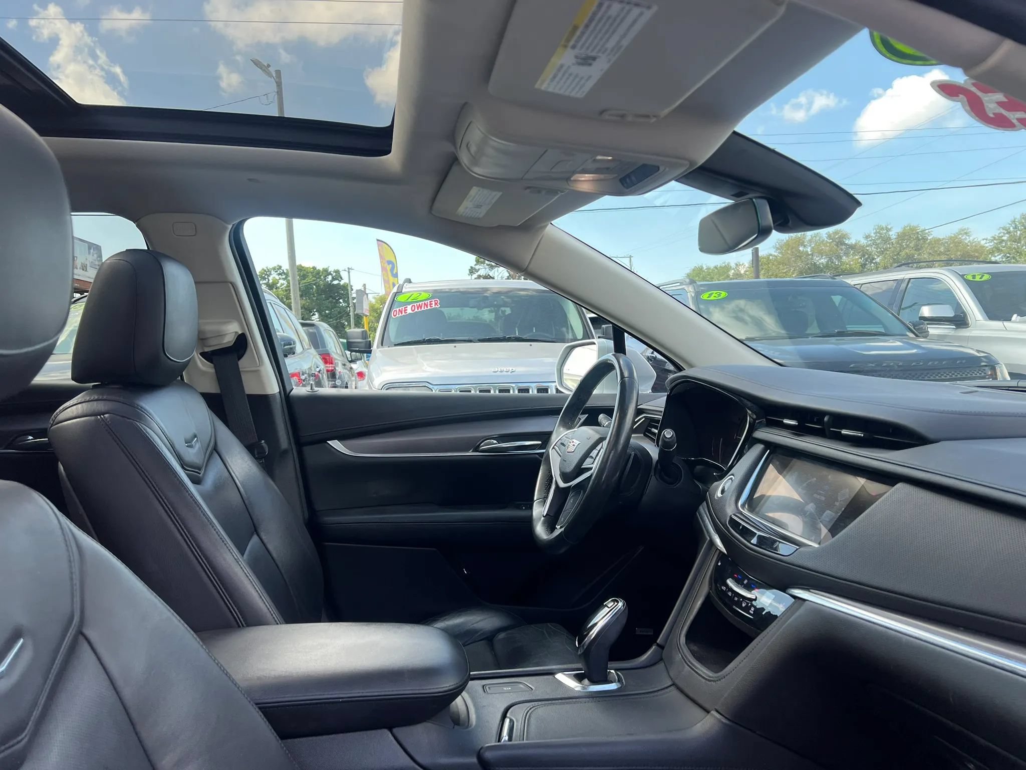 Used 2017 Cadillac XT5 Luxury w/ Driver Awareness Package FWD image 18