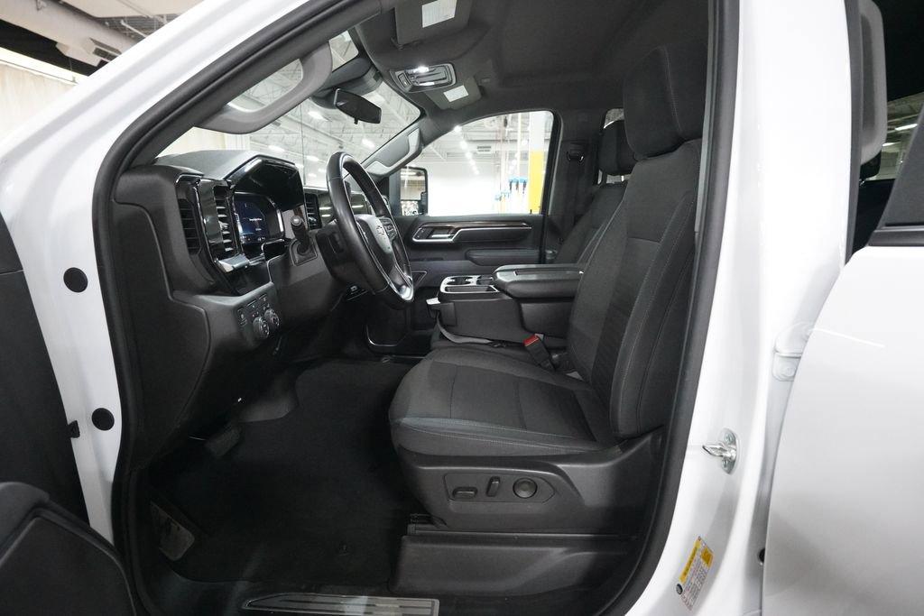 Used 2025 Chevrolet Silverado 2500 LT w/ Convenience Package AWD/4WD image 7