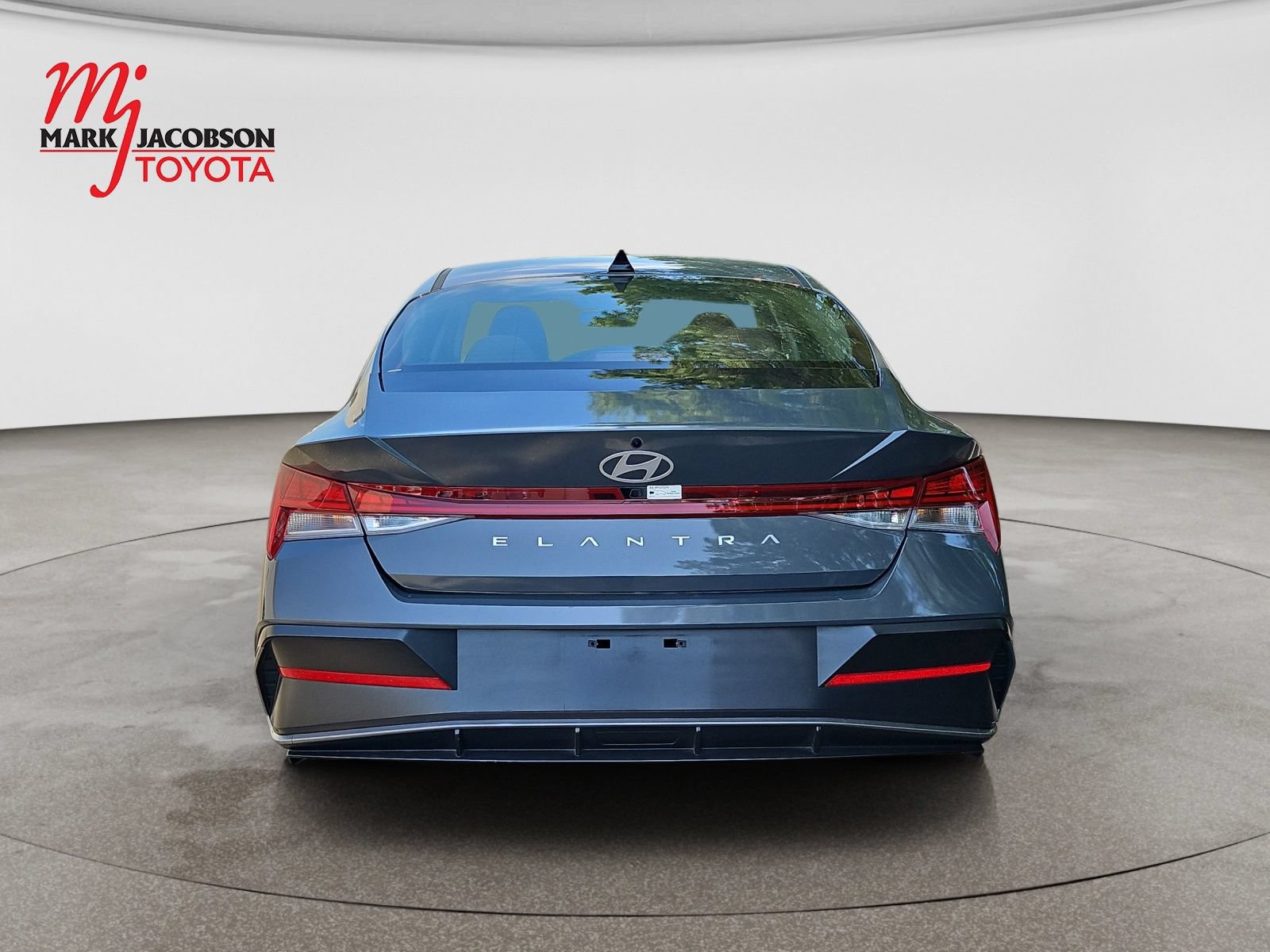 Used 2025 Hyundai Elantra SEL FWD image 11