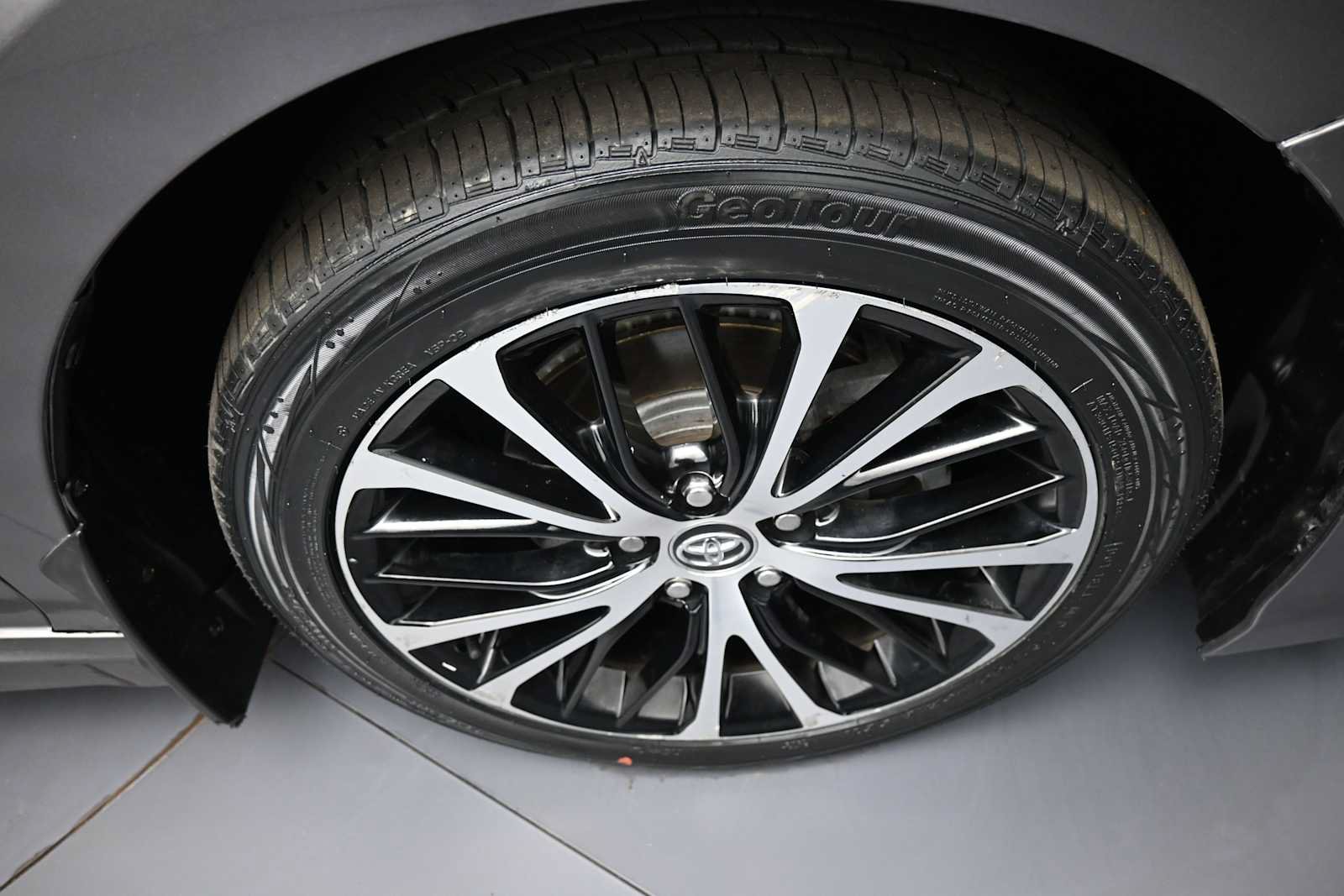 Used 2020 Toyota Camry SE w/ Convenience Package FWD image 14