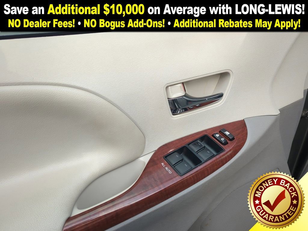 Used 2013 Toyota Sienna XLE image 16