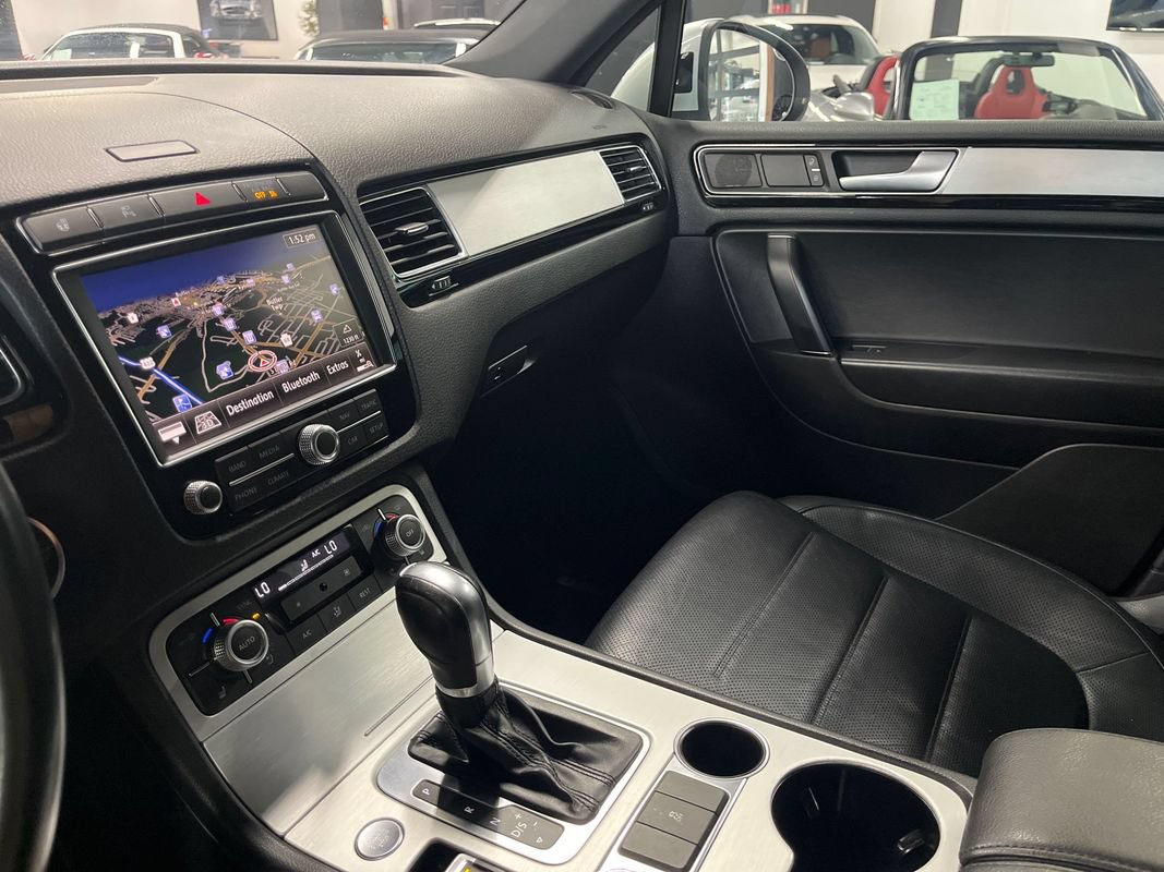 Used 2017 Volkswagen Touareg Wolfsburg Edition AWD/4WD image 43