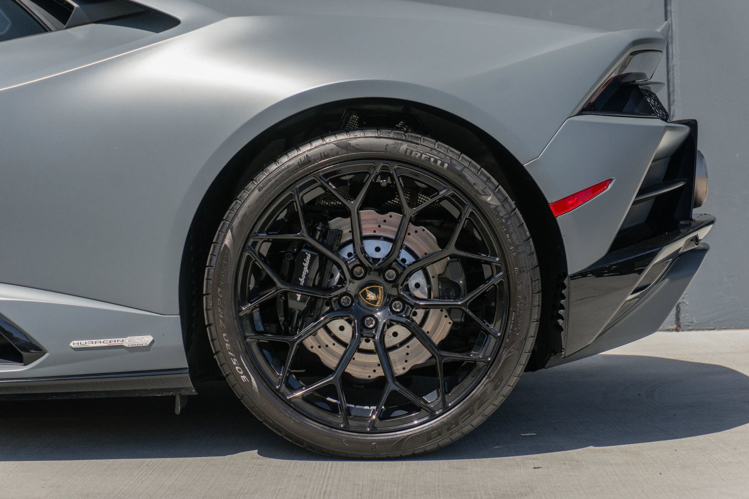 Used 2022 Lamborghini Huracan EVO RWD image 19
