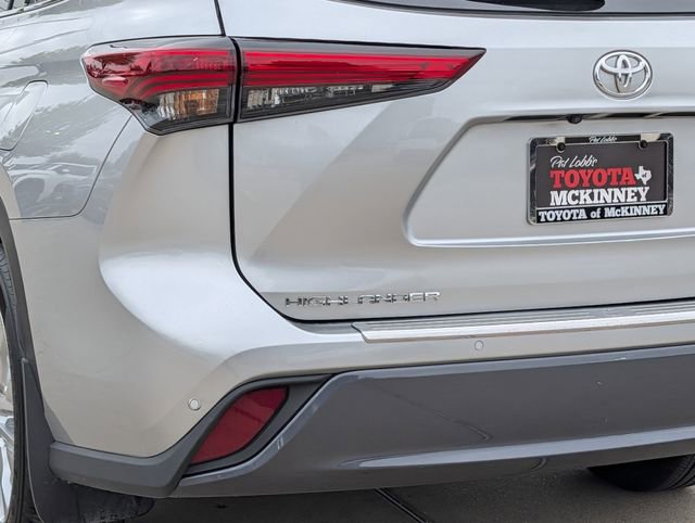 Used 2023 Toyota Highlander Limited image 8