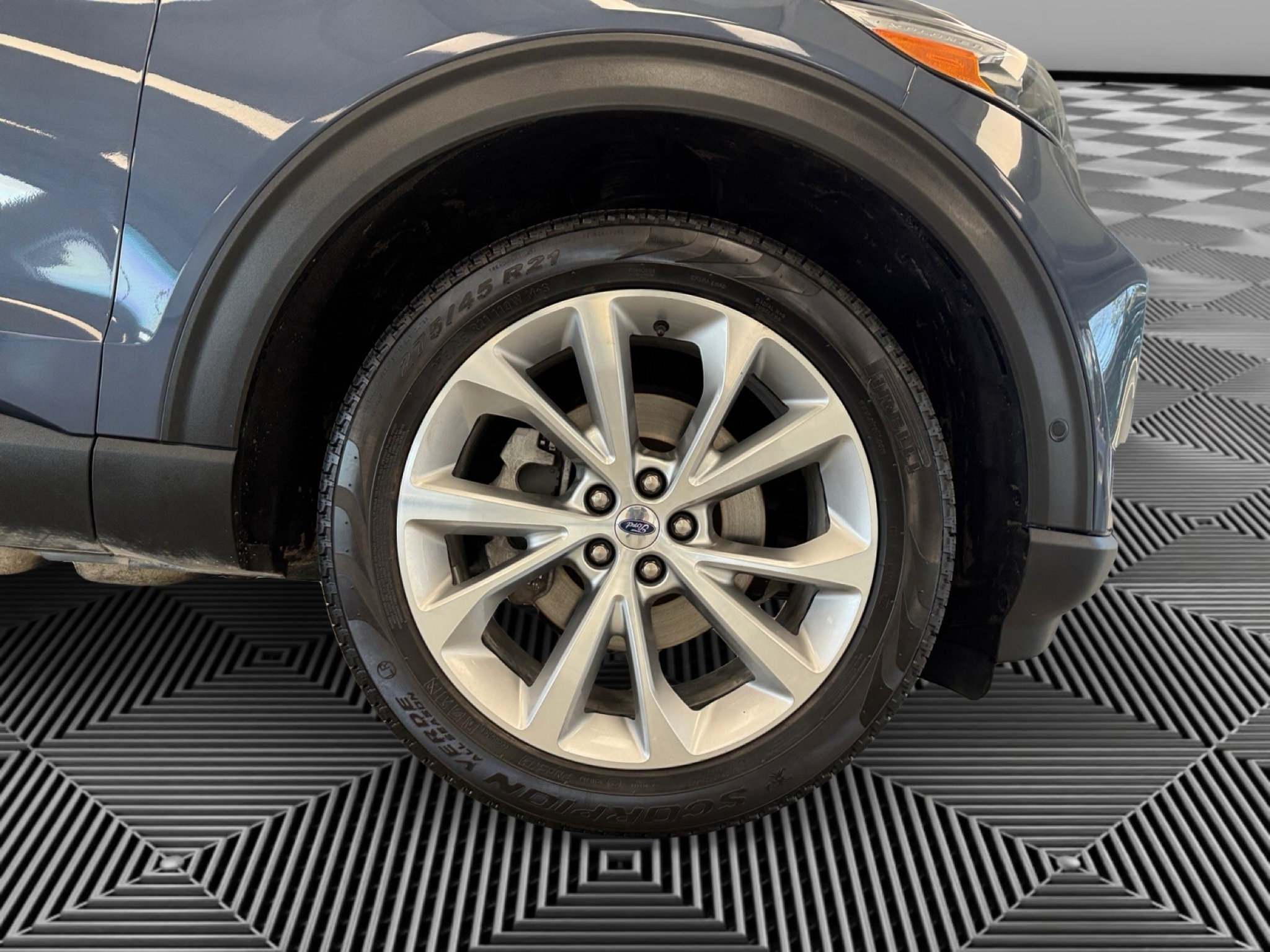 Used 2021 Ford Explorer Platinum w/ Equipment Group 601A AWD/4WD image 10