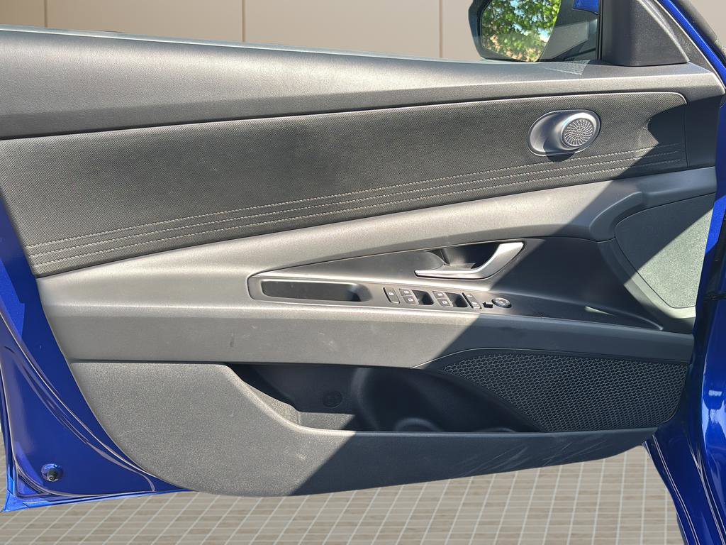 Certified 2025 Hyundai Elantra SE FWD image 15