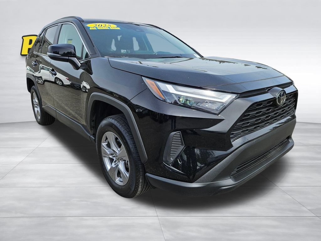 Used 2025 Toyota RAV4 XLE AWD/4WD image 12