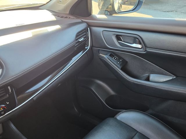 Used 2023 Nissan Rogue SL w/ SL Premium Package image 39