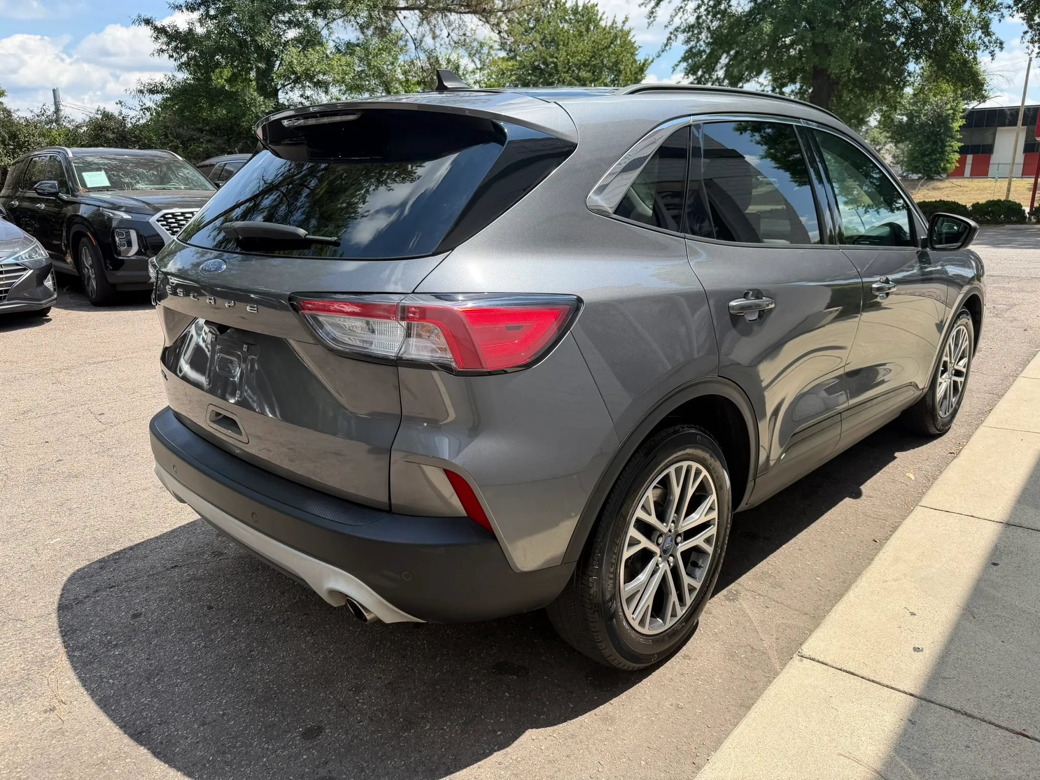 Used 2021 Ford Escape SEL w/ Technology Package FWD image 5
