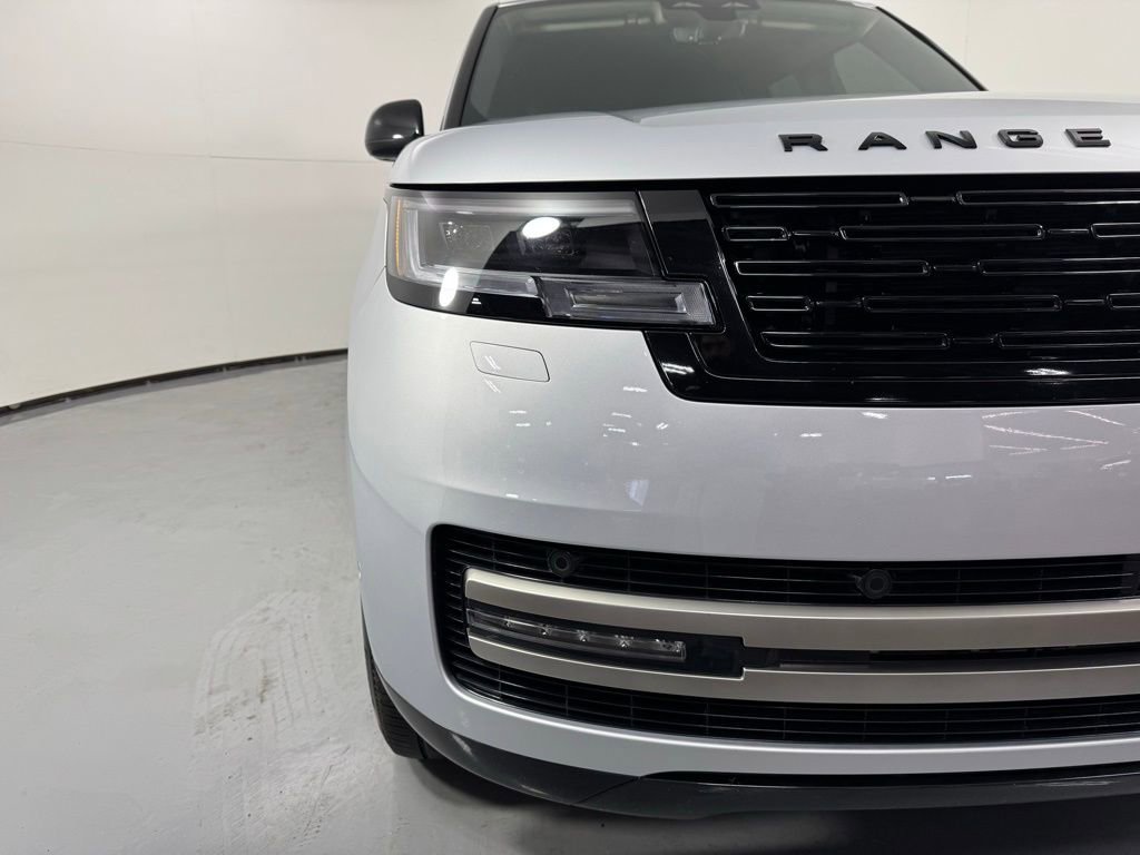 Used 2025 Land Rover Range Rover SE AWD/4WD image 4
