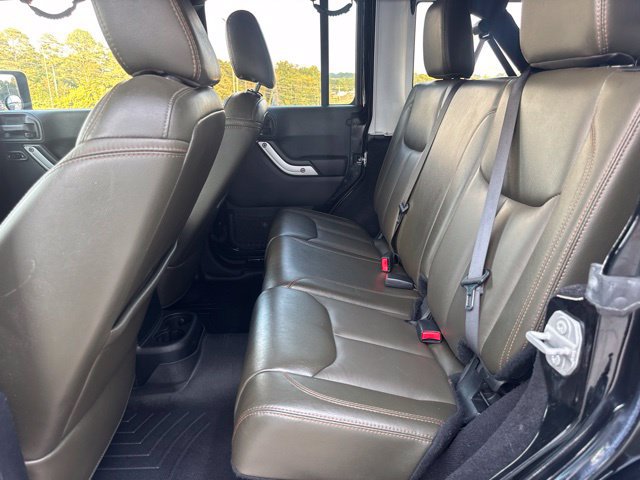 Used 2017 Jeep Wrangler Unlimited Sahara w/ Connectivity Group AWD/4WD image 11