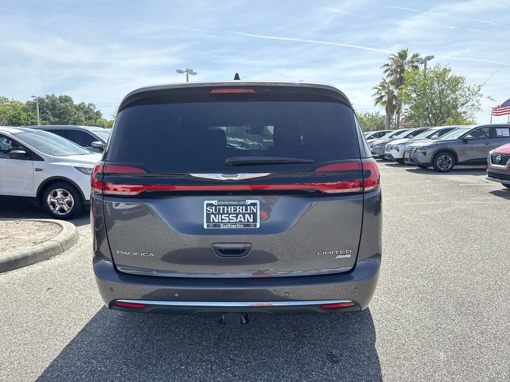 Used 2023 Chrysler Pacifica Limited w/ Uconnect Theater Family Group AWD/4WD image 5