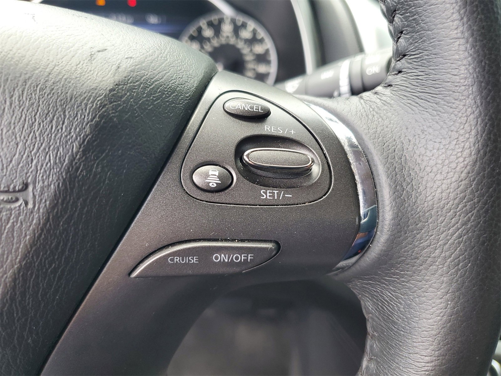 Used 2023 Nissan Murano SV image 12