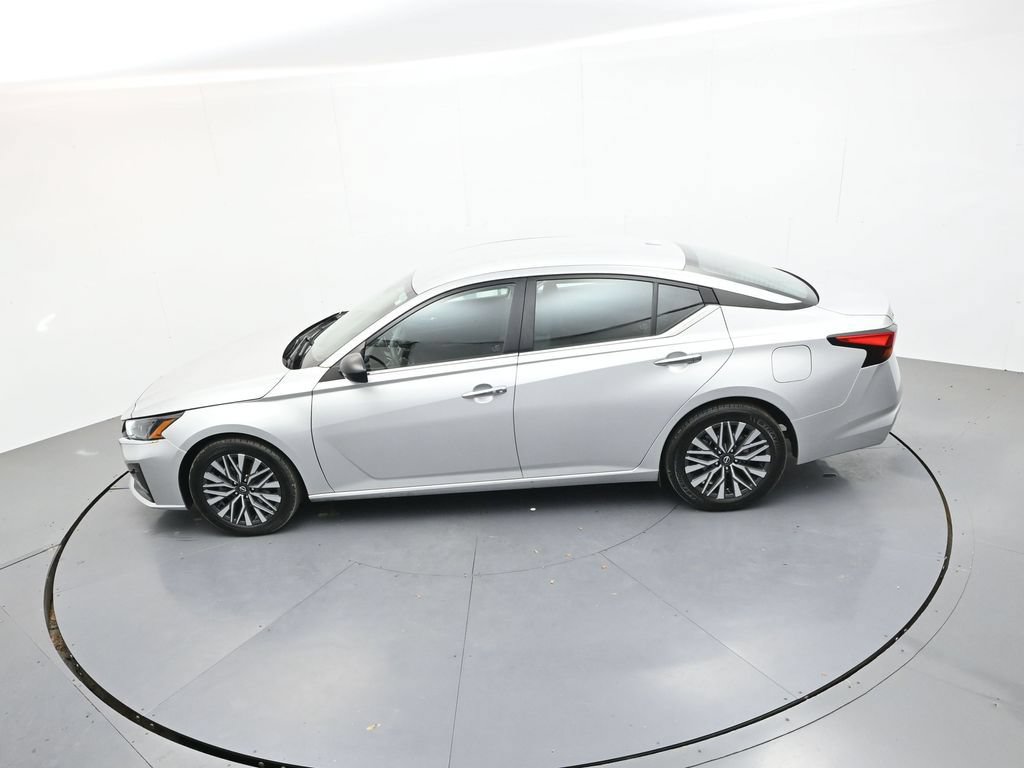 Used 2024 Nissan Altima 2.5 SV FWD image 25