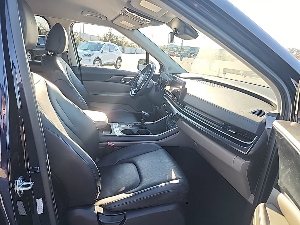 Used 2025 Kia Carnival image 19