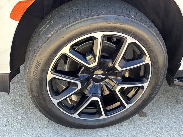 Used 2023 Chevrolet Suburban RST w/ Luxury Package image 14