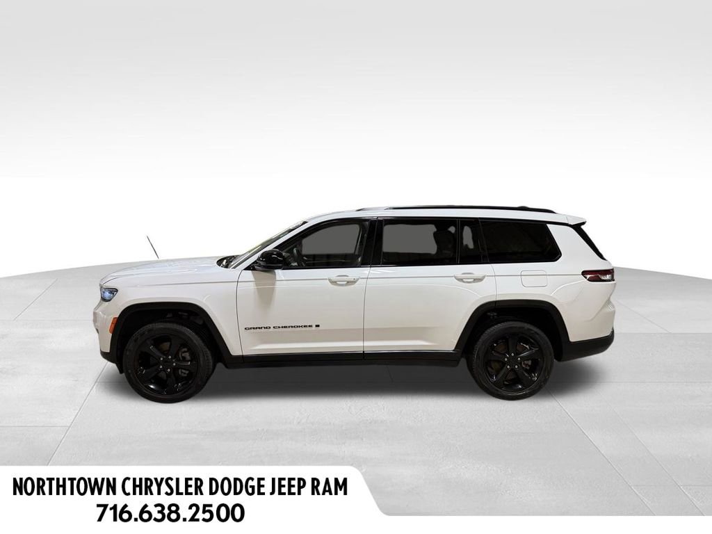 Certified 2023 Jeep Grand Cherokee L Limited w/ Black Appearance Package AWD/4WD image 2
