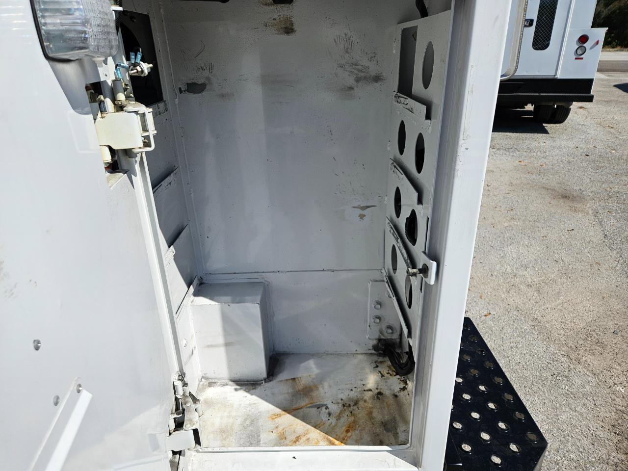 Used 2012 Ford E-350 and Econoline 350 Super Duty w/ PWR Locks & Windows Group image 26