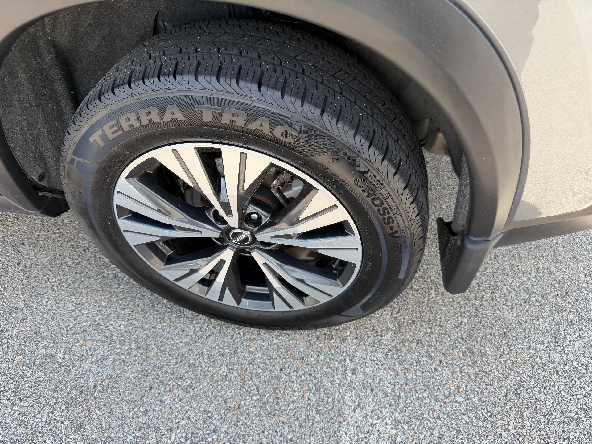 Used 2023 Nissan Rogue SV AWD/4WD image 14