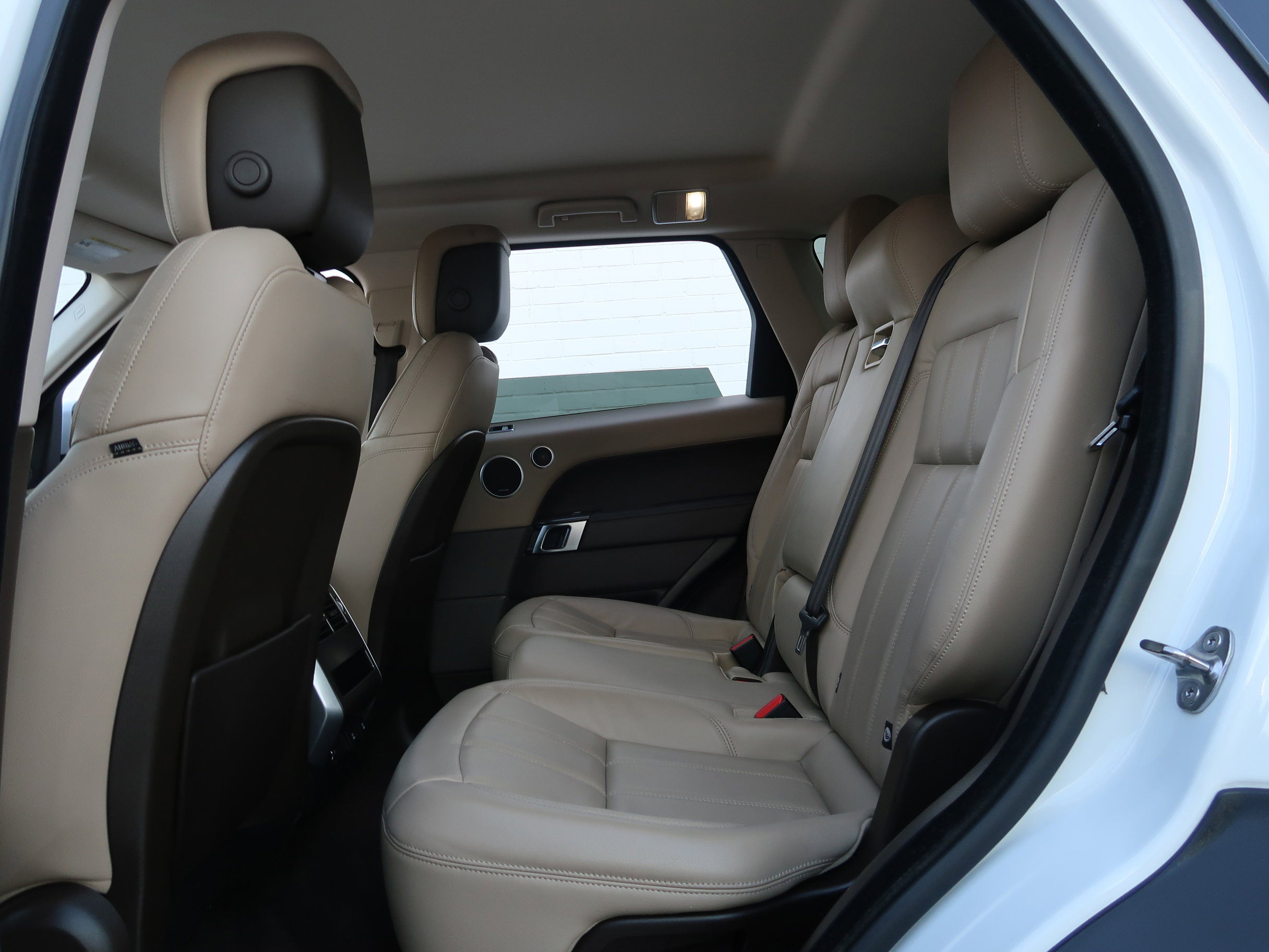 Used 2018 Land Rover Range Rover Sport SE image 44