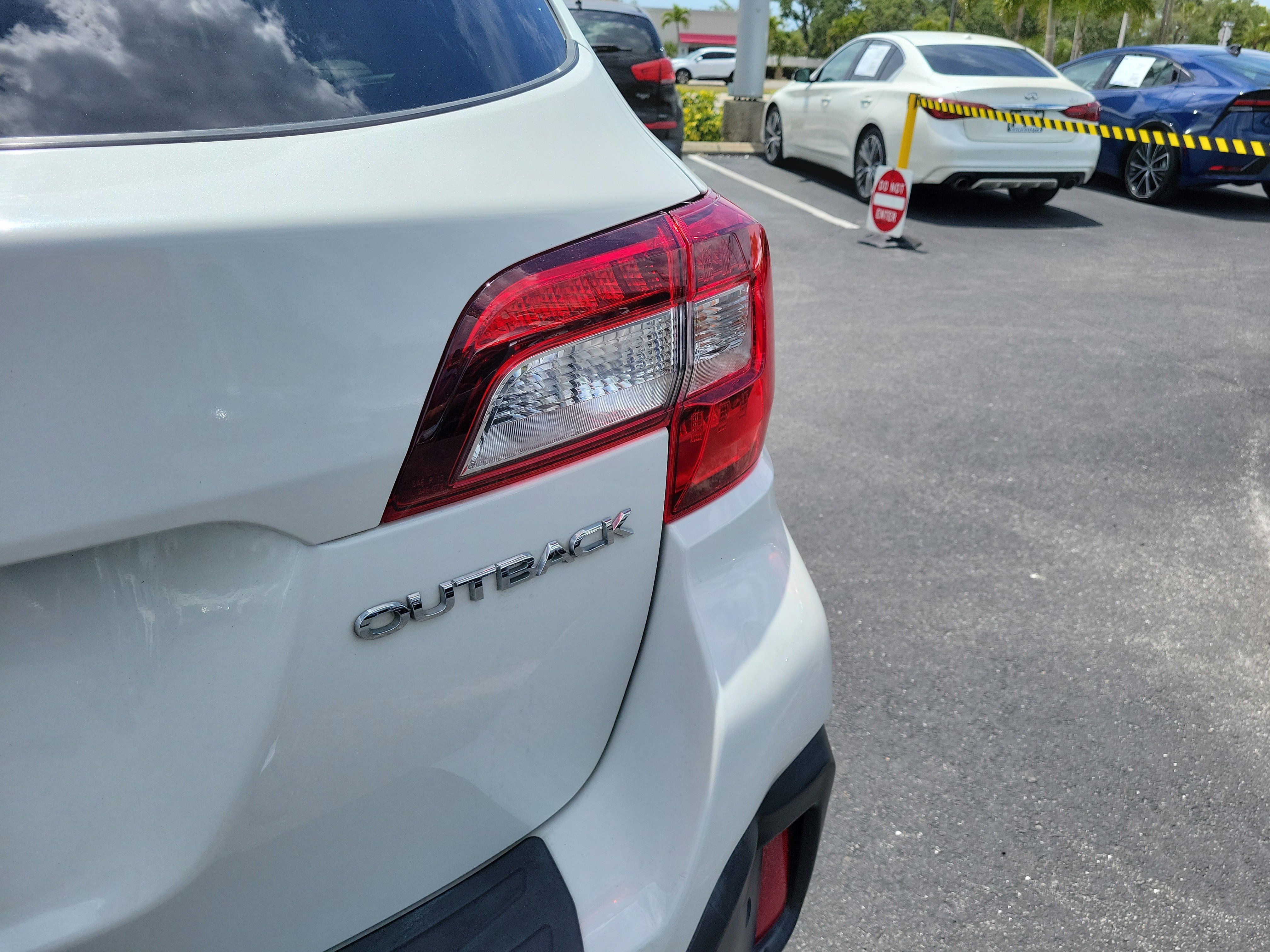 Used 2018 Subaru Outback 2.5i Limited AWD/4WD image 10