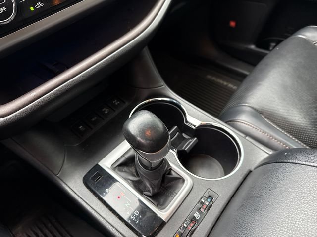 Used 2016 Toyota Highlander Limited image 29
