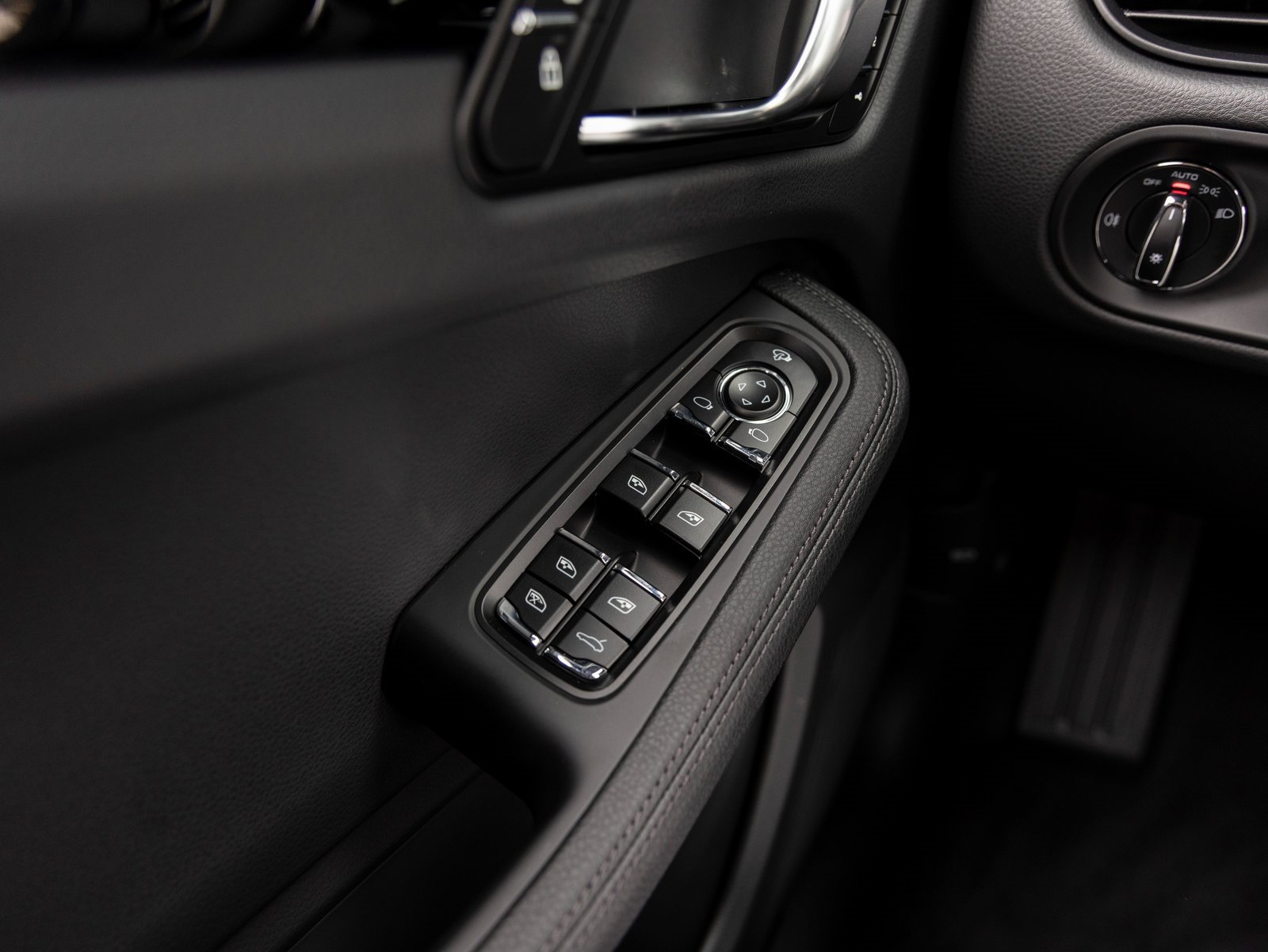 Certified 2025 Porsche Macan image 21