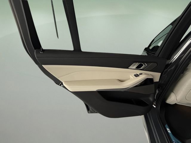 Used 2026 BMW X7 xDrive40i w/ M Sport Package image 21