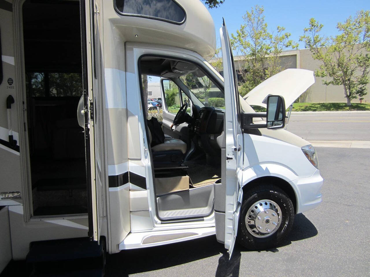 Used 2017 Mercedes-Benz Sprinter 3500 image 8