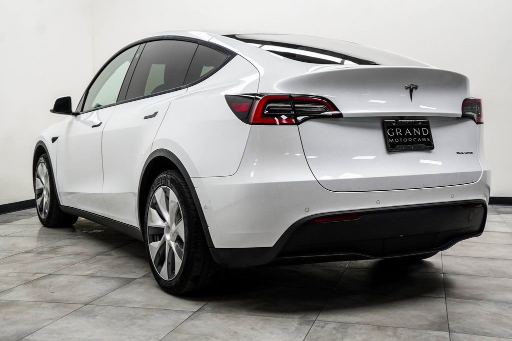 Used 2021 Tesla Model Y Long Range image 10