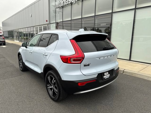 Certified 2025 Volvo XC40 B5 Core AWD/4WD image 3