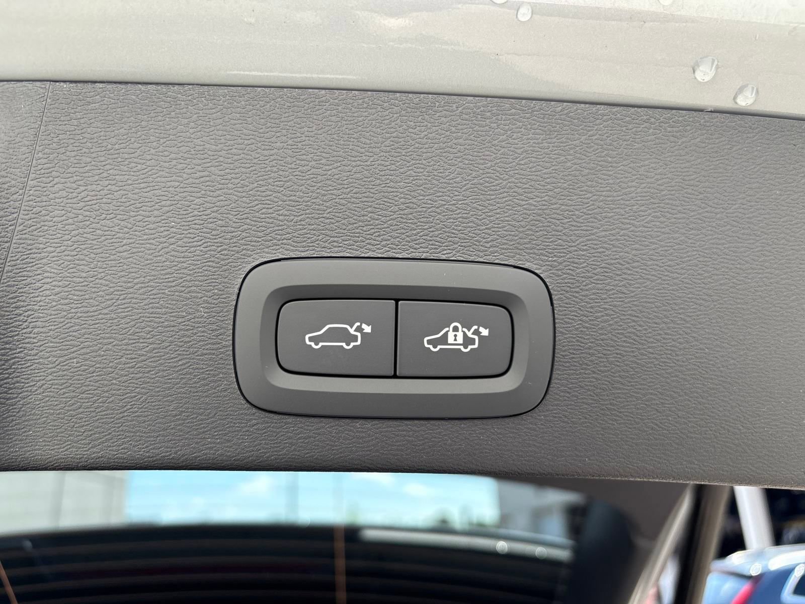 New 2026 Volvo XC40 B5 Plus w/ Protection Package Premier image 29