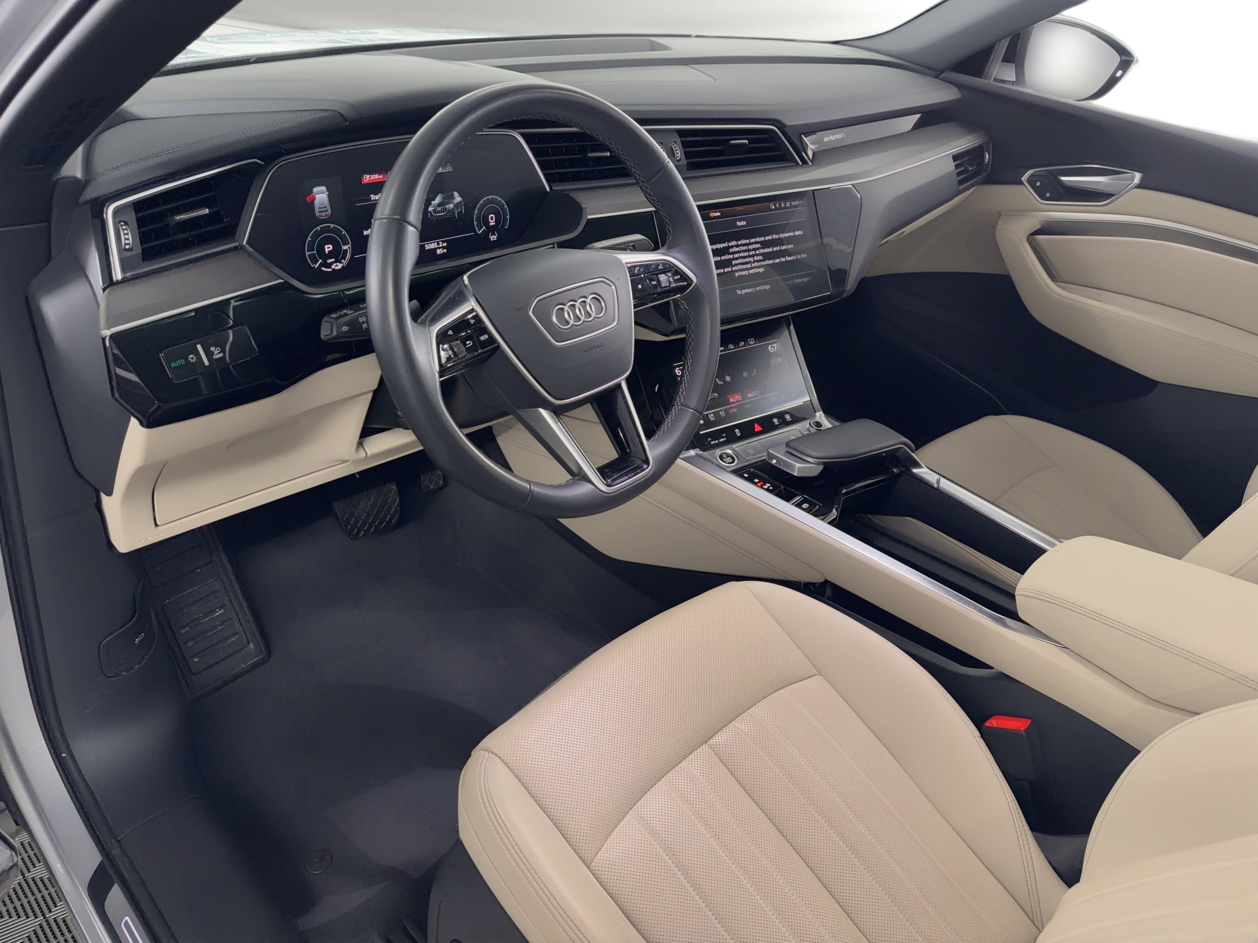 Certified 2023 Audi e-tron Premium Plus w/ Premium Plus Package AWD/4WD image 4