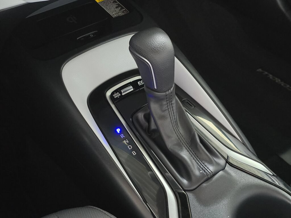 Used 2024 Toyota Corolla SE w/ SE Package FWD image 36