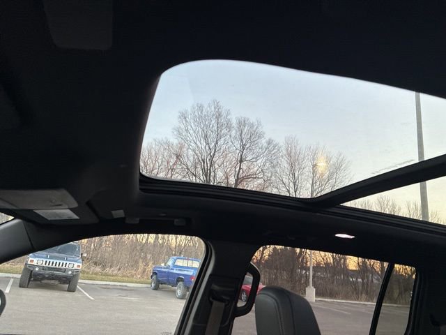 Used 2026 Chevrolet Traverse LT w/ Sun and Wheel Package image 12