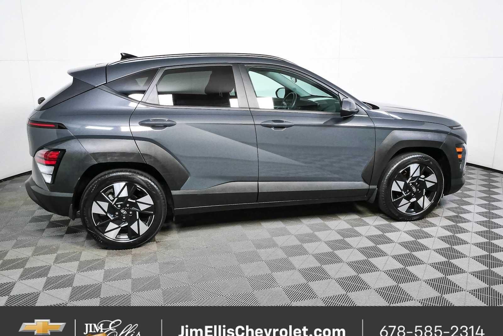 Used 2024 Hyundai Kona SEL FWD image 2