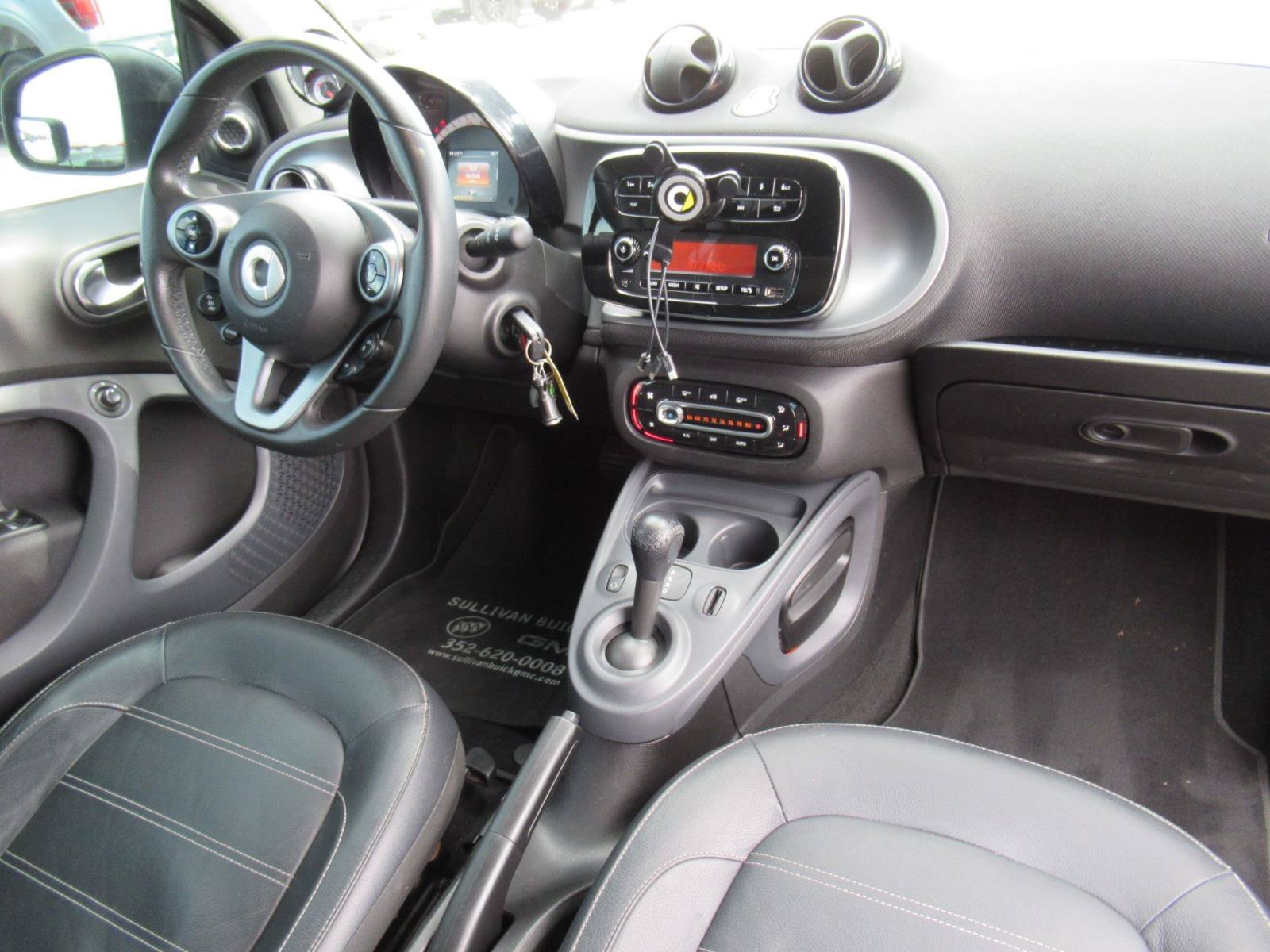 Used 2016 smart fortwo Prime RWD image 11