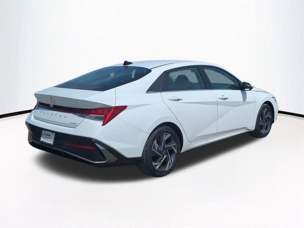 New 2026 Hyundai Elantra Limited image 5