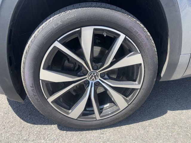 Used 2024 Volkswagen Atlas SEL Premium R-Line AWD/4WD image 9