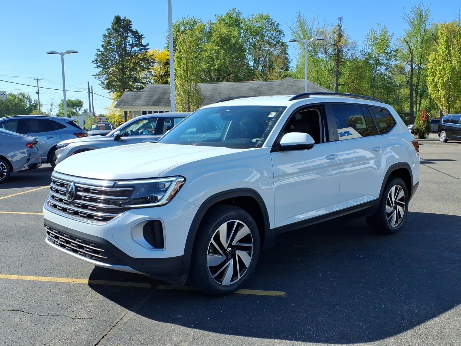 Used 2024 Volkswagen Atlas SEL Premium R-Line AWD/4WD image 3