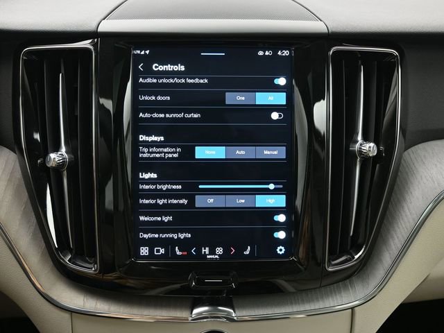 Used 2024 Volvo XC60 B5 Plus image 18