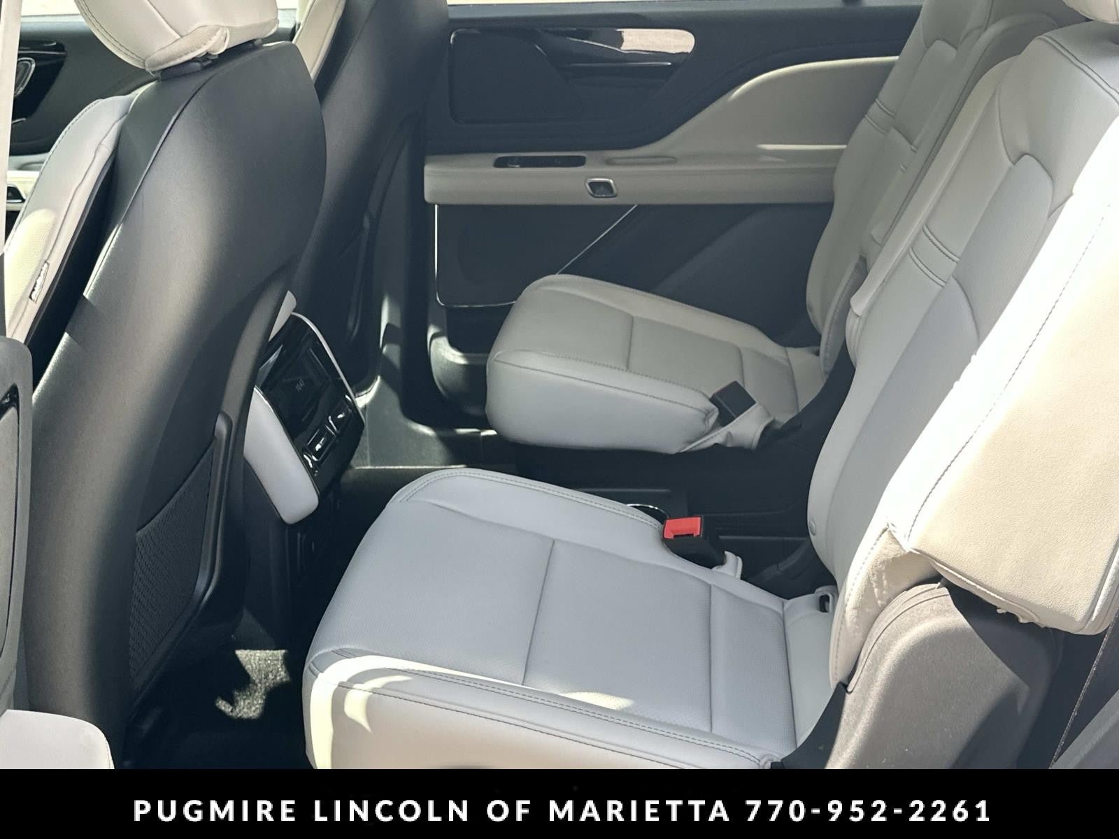 New 2026 Lincoln Aviator 2WD w/ Jet Appearance Package image 21