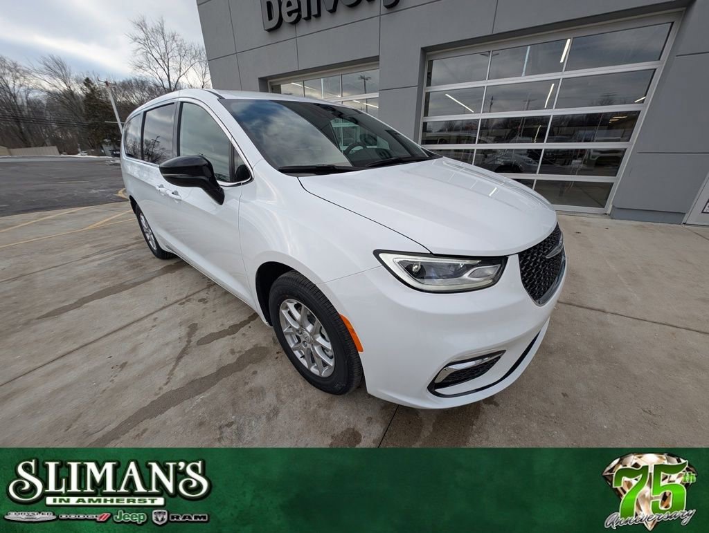 New 2026 Chrysler Pacifica Select image 1