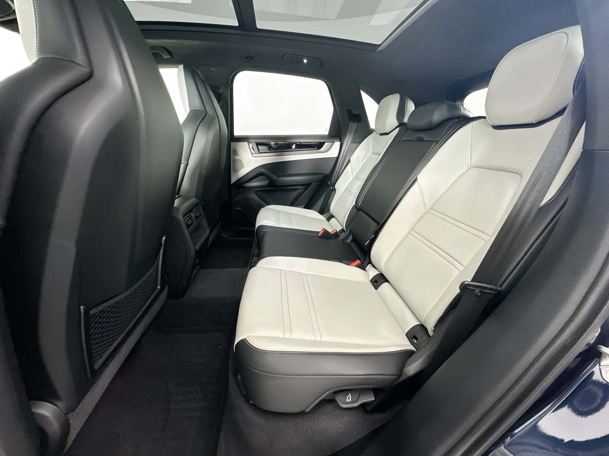 Used 2025 Porsche Cayenne GTS AWD/4WD image 24