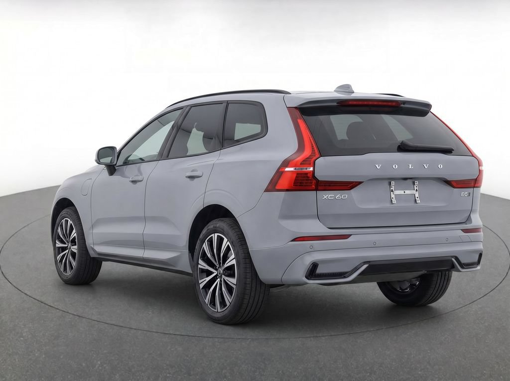 Certified 2024 Volvo XC60 B5 Plus AWD/4WD image 3