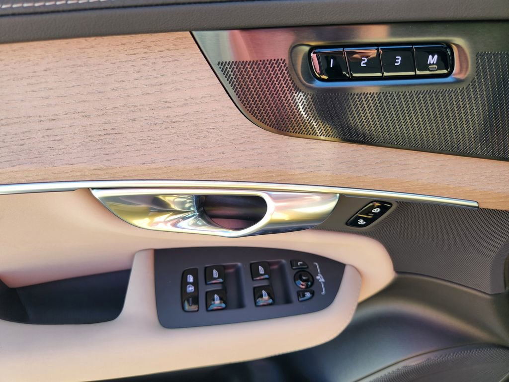 New 2026 Volvo XC90 T8 Ultra w/ Lounge Package image 18