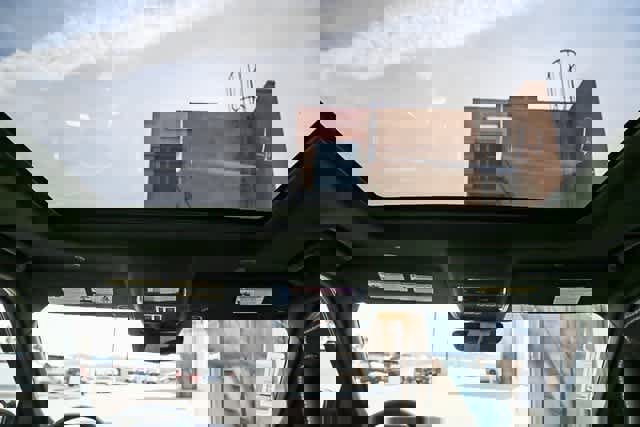 New 2025 Land Rover Discovery Dynamic SE image 17